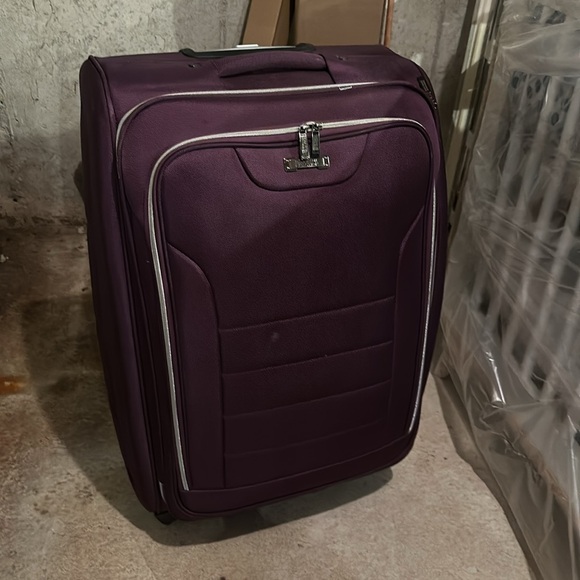 Suitecase - Picture 3 of 3